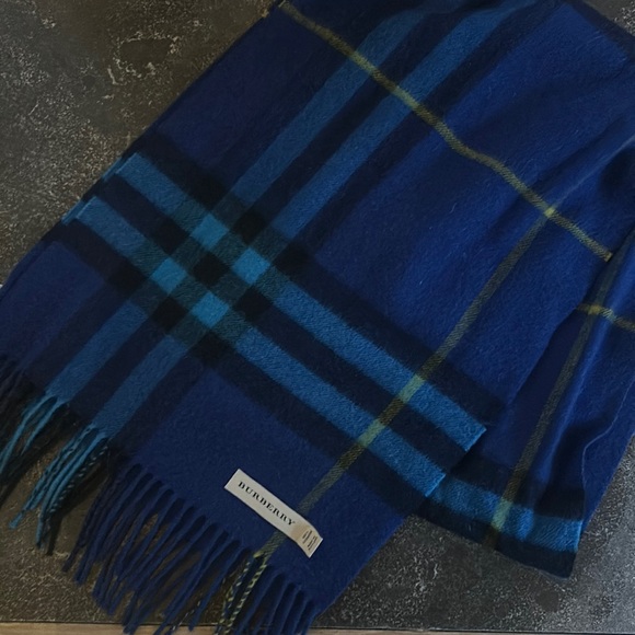 Burberry Cashmere Scarf - Picture 1 of 4